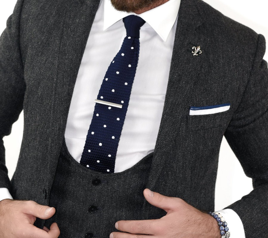 store-product-tie-kingsman-closeupbody